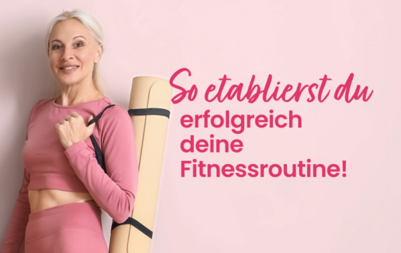 Sportliche Frau steht mit Gymnastikmatte vor Schriftzug "So etablierst du erfolgreich deine Fitnessroutine"