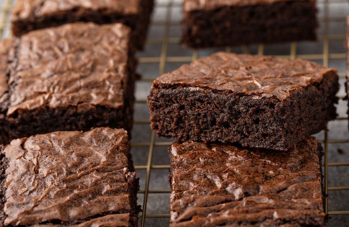 Kidneybohnen-Brownies in rechteckigen Stücken